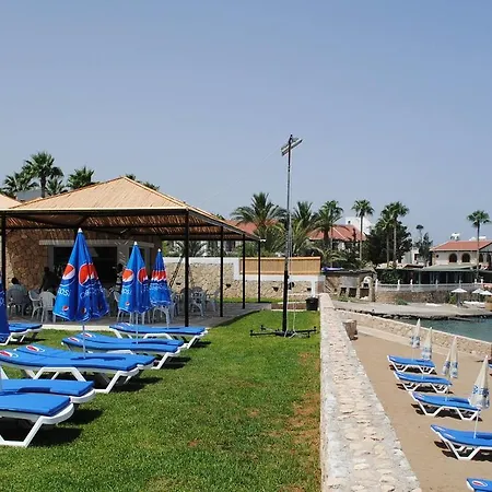Topset Seafront 3* Karmi