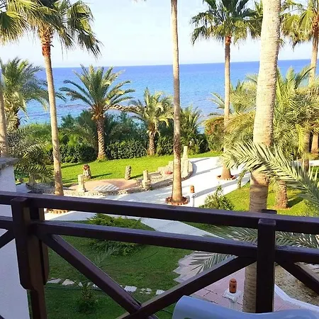 Hotel Topset Seafront Karmi