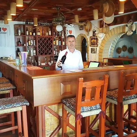 Topset Seafront Hotel Karmi