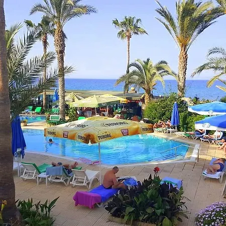 Topset Seafront 3* Karmi